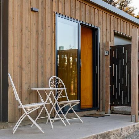 Cosy Studio With Mountain Views Lägenhet Wanaka Exteriör bild