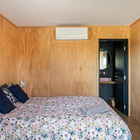 Cosy Studio With Mountain Views Lägenhet Wanaka Exteriör bild