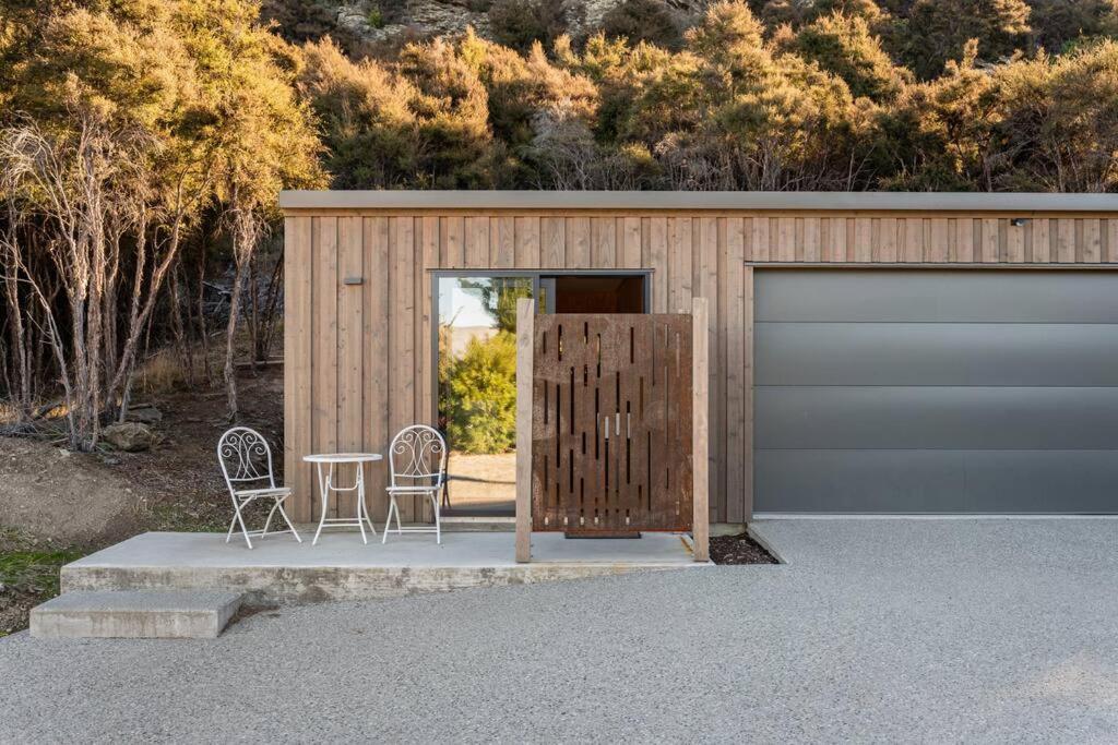 Cosy Studio With Mountain Views Lägenhet Wanaka Exteriör bild