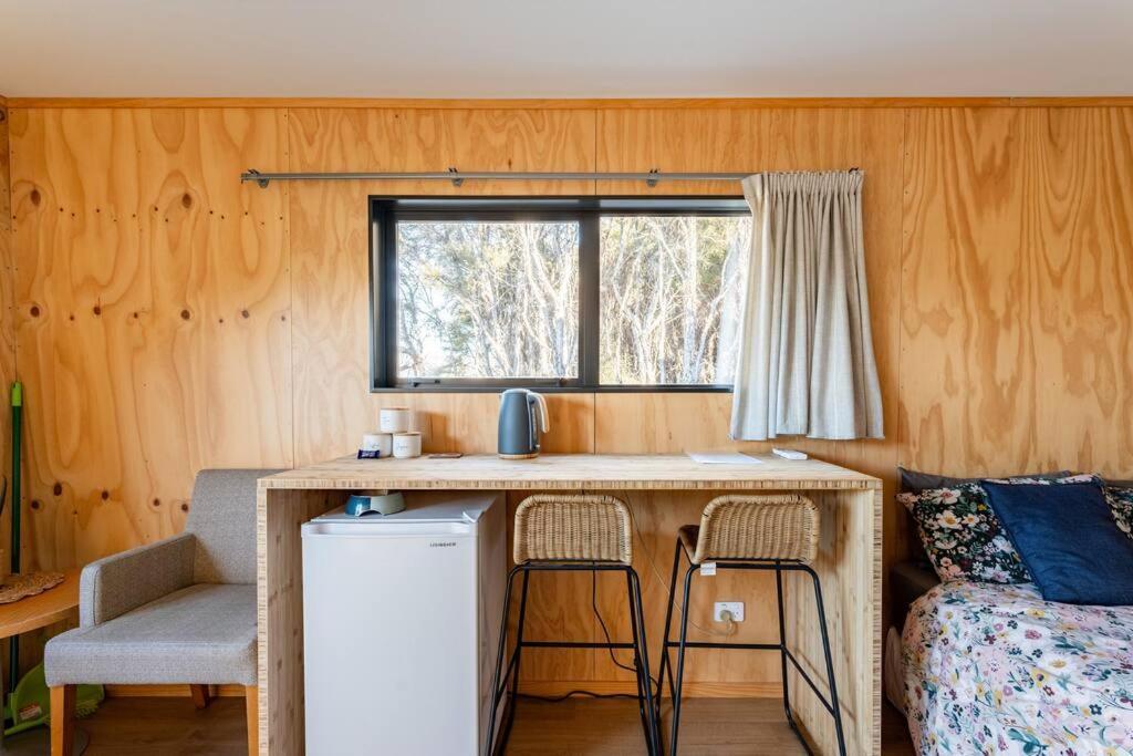 Cosy Studio With Mountain Views Lägenhet Wanaka Exteriör bild