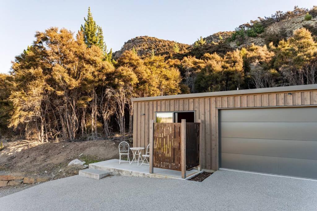 Cosy Studio With Mountain Views Lägenhet Wanaka Exteriör bild
